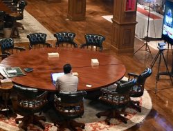 Rumah Pribadi Presiden Prabowo Jadi Markas Rapat Mendadak, Bahas ‘Jurus’ Gila Pencetak SDM Super!