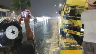 Tabrakan Mobil Pikap dan Truk Boks di Klender, Diduga Lantaran Jarak Pandang Terbatas karena Hujan Deras