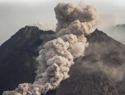 Muntahkan Awan Panas, Gunung Merapi Masih Berstatus Siaga