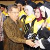 864 Lulusan UNAS Resmi Diwisuda, Jusuf Kalla hingga Fadli Zon Beri Pesan Menohok
