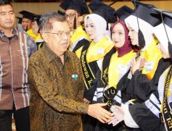 864 Lulusan UNAS Resmi Diwisuda, Jusuf Kalla hingga Fadli Zon Beri Pesan Menohok