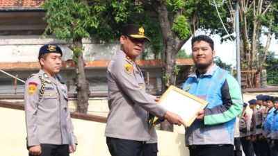 Bukan Sembarangan Ojol, Ahmad Fauzi Gagalkan Aksi Curanmor, Kapolda Kasih Penghargaan Khusus