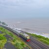 Satu-Satunya di RI! Ada Stasiun Kereta Tepi Pantai, Pemandangannya Bikin Melongo