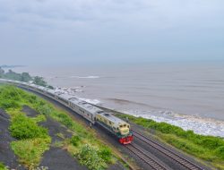 Satu-Satunya di RI! Ada Stasiun Kereta Tepi Pantai, Pemandangannya Bikin Melongo