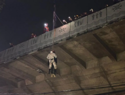 Pria 19 Tahun Ditemukan Tewas Gantung Diri di Flyover Pasupati Bandung, Polisi Ungkap Identitasnya