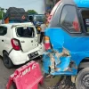 Horor Karawang! Truk Overload 25 Ton Seruduk Lampu Merah, 13 Kendaraan Ringsek, 2 Orang Tewas