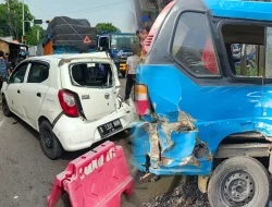 Horor Karawang! Truk Overload 25 Ton Seruduk Lampu Merah, 13 Kendaraan Ringsek, 2 Orang Tewas