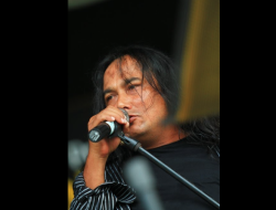 Edane Unggah Kabar Duka, Legenda Rock Indonesia Ecky Lamoh Tutup Usia
