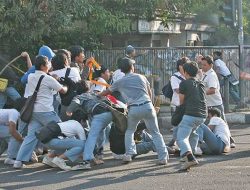 Patungan Beli Celurit: Tawuran Pecah di Petukangan, 14 Pelajar Ditangkap, KJP Dicabut