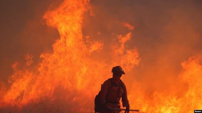 15 Unit Mobil Damkar dan 59 Personel Dikerahkan untuk Padamkan Kebakaran di Fatmawati