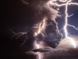 Peringatan BMKG Hari Ini, Hujan Petir dan Angin Kencang Ancam 8 Ibu Kota Provinsi