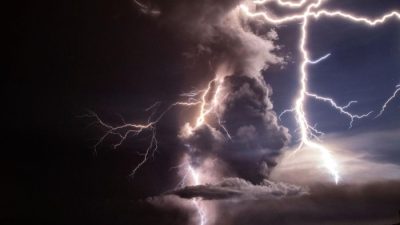 Peringatan BMKG Hari Ini, Hujan Petir dan Angin Kencang Ancam 8 Ibu Kota Provinsi