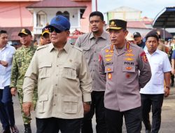 Kapolri Dampingi Presiden Cek Lokasi Pengungsian Korban Bencana Sumatera di Tapanuli Tengah