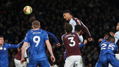 Dua Gol Ollie Watkins Bikin Chelsea Keok di Stamford Bridge