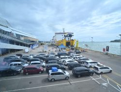 Efek Libur Natal dan WFA, Arus Kendaraan di Merak Naik Tajam