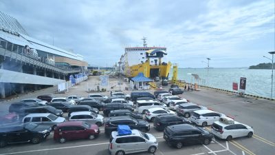 Efek Libur Natal dan WFA, Arus Kendaraan di Merak Naik Tajam