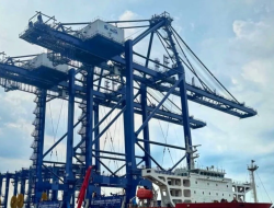 Pelindo Bongkar Alat Baru Raksasa di Tanjung Priok: Kapal Super Besar Siap Dilayani!