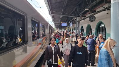 Tiket Kereta Jarak Jauh KAI Ludes 109%, Okupansi Meledak Melebihi Kapasitas!
