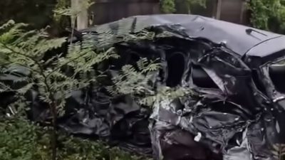 Avanza Ditabrak KA Bandara di Perlintasan Liar, 13 Perjalanan KRL Batal dan Terpotong!