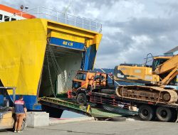 Gerak Cepat Pemulihan Bencana Sumatera: KMP Jatra II Angkut 50 Ton Bahan Pokok dan 7 Excavator Menuju Sibolga