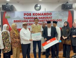 Kepala BPJPH Serahkan Bantuan Kemanusiaan BPJPH Peduli di Aceh