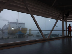 Merak Macet Parang Hingga 7 KM, ASDP Ungkap Biang Keroknya: Cuaca Ekstrem dan Truk Logistik ‘Ngebut’ Akhir Tahun!