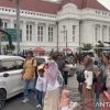 Ribuan Pengunjung Padati Kota Tua di Hari Natal 2025.