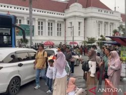 Ribuan Pengunjung Padati Kota Tua di Hari Natal 2025.