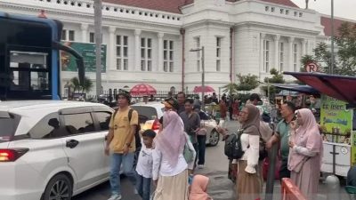 Ribuan Pengunjung Padati Kota Tua di Hari Natal 2025.