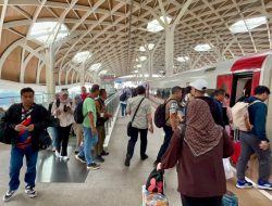 Jadi Transportasi Favorit Wisatawan Malaysia, 7 Ribu Turis Jiran Gunakan Whoosh Periode Libur Nataru