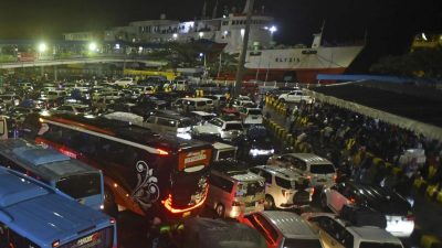Cuaca Buruk Ganggu Operasional Penyeberangan, Kemenhub Tangani Antrean Panjang di Pelabuhan Merak
