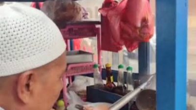 Viral Mie Babi Gerobakan di Bandung: Dagangannya Non Halal, Penjual Pakai Peci Haji dan Hijab
