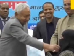 Kelakuan Pejabat India, Bihar Nitish Kumar Tarik Cadar Dokter Muslimah, Berujung Tuntutan Mundur!