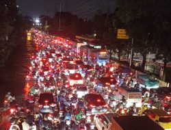 Cawang Menuju Kampung Melayu Macet Parah, Pengemudi Diimbau Cari Jalan Alternatif