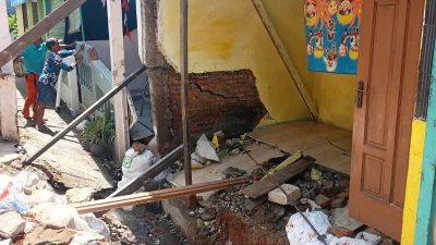 Rumah Roboh Terjadi di Jakarta Timur, Satu Orang Dikabarkan Terluka