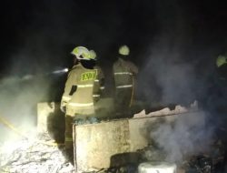Kebakaran Melanda Pabrik Tahu di Jakarta Selatan