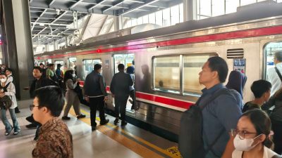 Tembus 20 Juta Penumpang, Commuter Line Jadi Raja Angkutan Nataru!