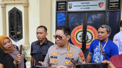 Pajero Sport Hancurkan Pagar Mapolda Jambi Usai Tabrak Lari, Pelakunya Ternyata ‘Fly’ Narkoba!