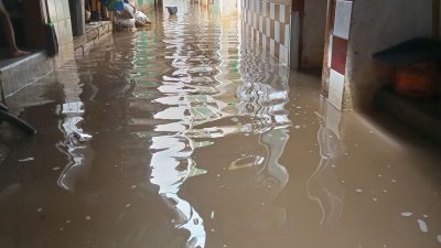 Jakarta Dikepung Banjir Sore Ini: 45 RT Terendam, Ketinggian Air Tembus 90 Cm!