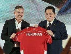 Resmi Latih Timnas Indonesia, John Herdman Langsung ‘Teror’ 60 Pemain: Saya Sedang Mengamati!