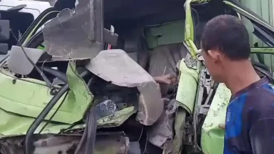 Tabrak ‘Truk Misterius’ di Tol Cipularang, Kernet Tewas Terjepit Bodi Ringsek