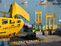 Hujan Deras Genangi Akses Ciwandan, ASDP Alihkan Layanan ke Pelabuhan Merak