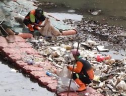 Sebanyak 1.790 Pasukan Oranye Dikerahkan untuk Bersihkan Sampah di Jakarta