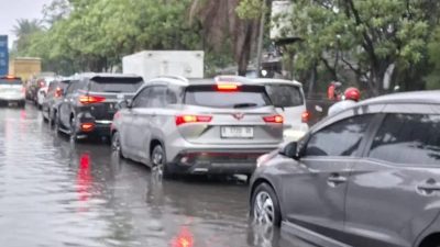 Banjir Lagi, Jalan Daan Mogot Jakarta Barat Lumpuh 