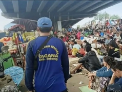 Sepekan Banjir Tak Surut, Pengungsi di Pamanukan Berdesakan di Bawah Jembatan Layang