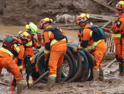 Update Longsor Cisarua Bandung Barat: 53 Tewas, 27 Warga Masih Hilang!