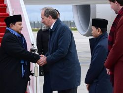 Tiba di Paris, Prabowo Bakal ‘Private Dinner’ Bareng Emmanuel Macron di Istana Élysée