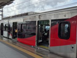 Banjir Jakarta Mengakibatkan Perjalanan Kereta Terganggu