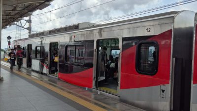Banjir Jakarta Mengakibatkan Perjalanan Kereta Terganggu