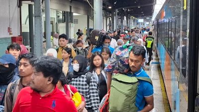 Jalur KA Pantura Lumpuh Diterjang Banjir, 82 Perjalanan Batal hingga Penumpang Membludak Batalkan Tiket